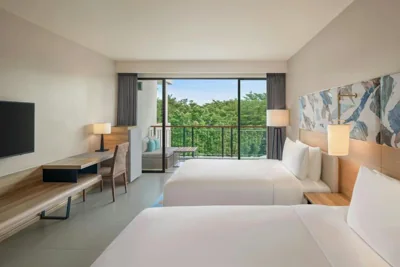 バルコニー・ガーデンビュー付きデラックスダブルルーム — Le Meridien Phuket Mai Khao Beach Resort