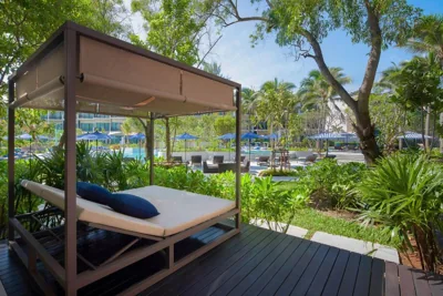 プールビュー・プレミアムカバナテラス付きキングルーム — Le Meridien Phuket Mai Khao Beach Resort